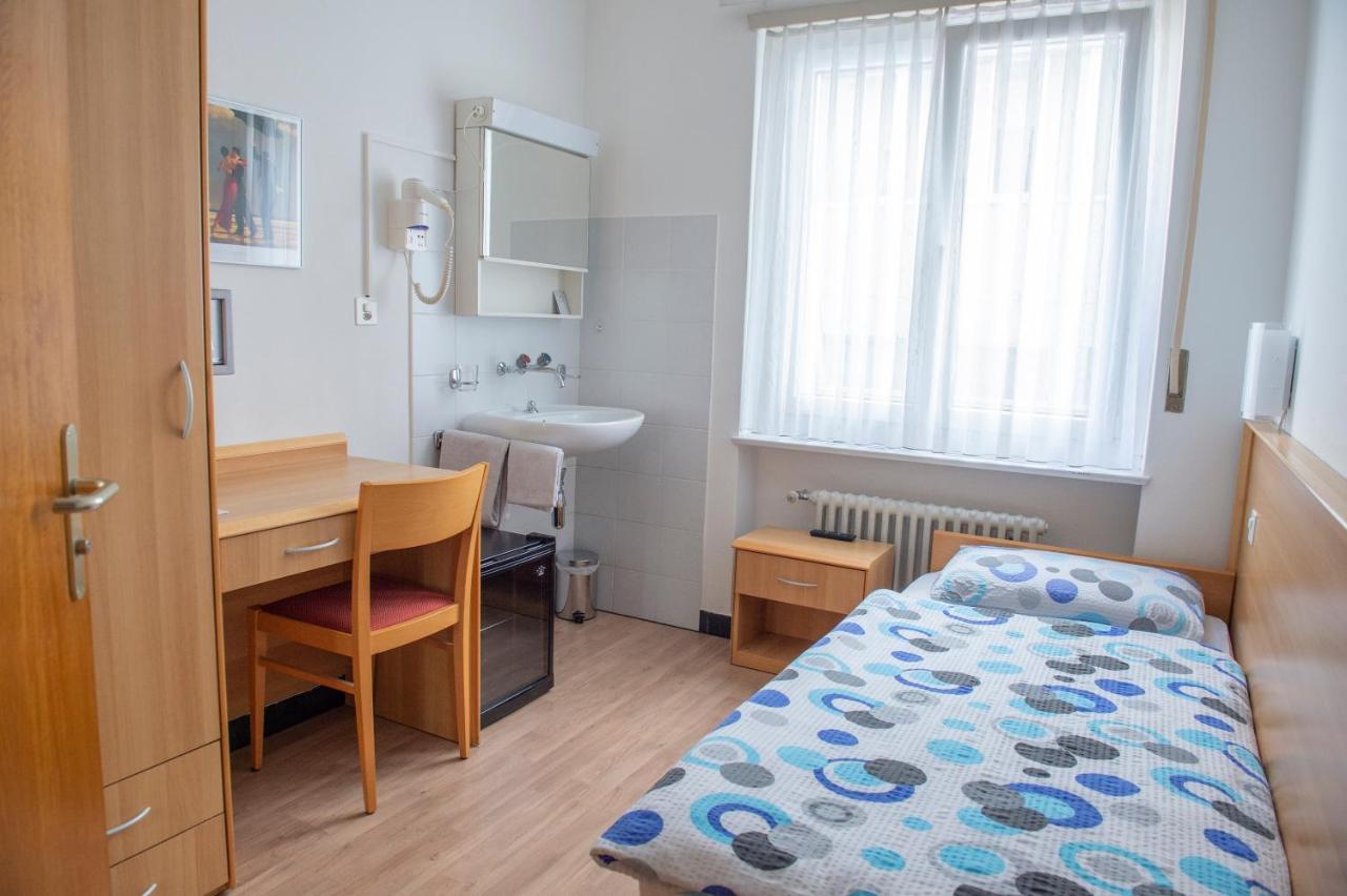 Hotel Garni Moderno Bellinzona Zewnętrze zdjęcie